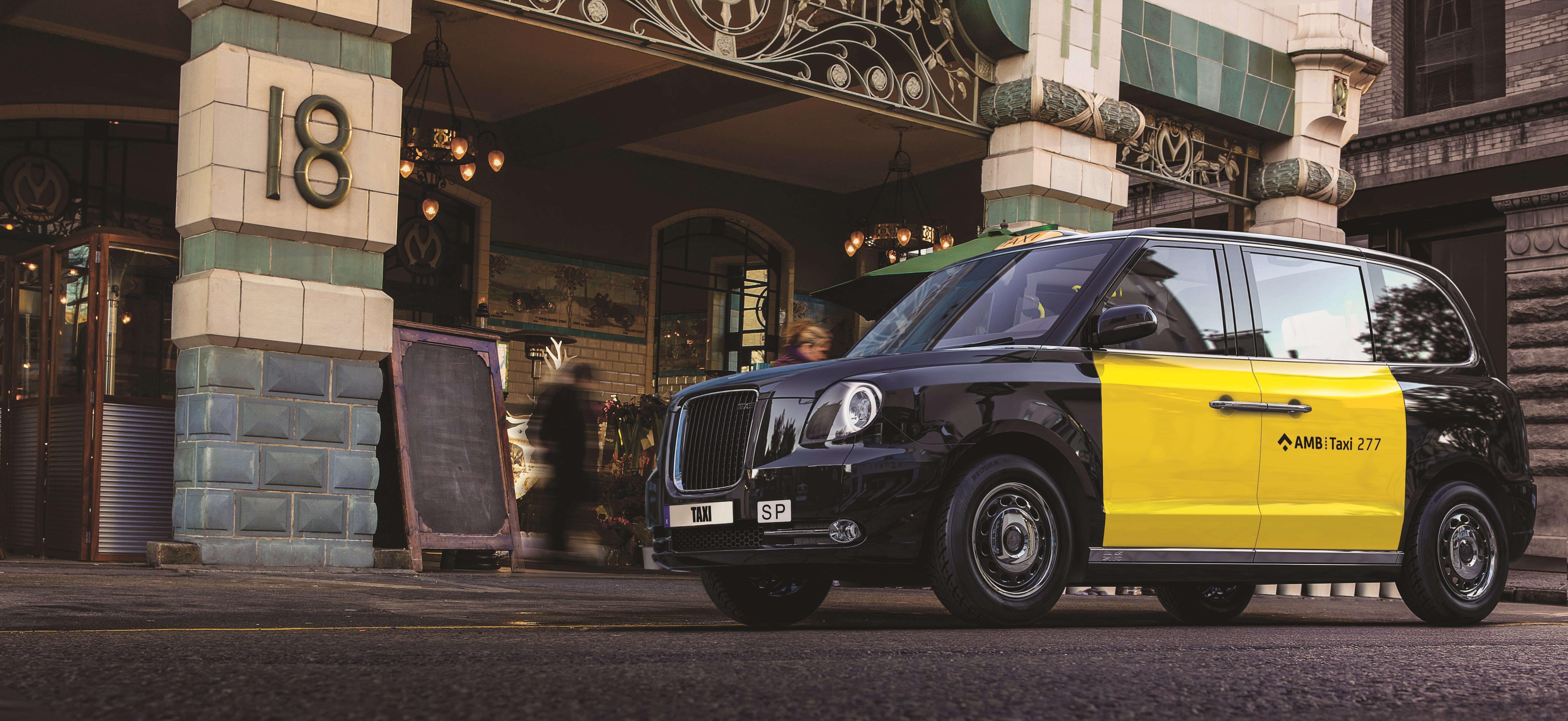 El taxi cero emisiones de LTC llega a Barcelona